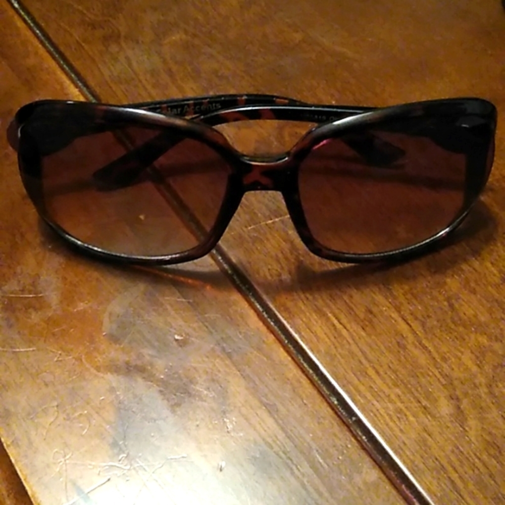 Oversized Tortoise Shell Brown Solar Accents Sung… - image 1